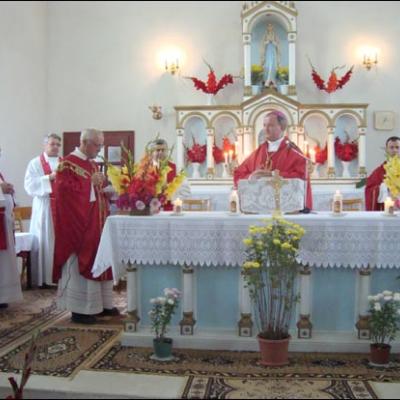 31 august 2008: Administrarea Mirului în Parohia Ciugheş la 100 de copii