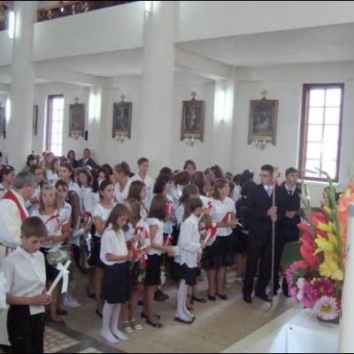 31 august 2008: Administrarea Mirului în Parohia Ciugheş la 100 de copii