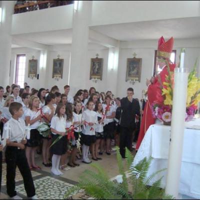 31 august 2008: Administrarea Mirului în Parohia Ciugheş la 100 de copii