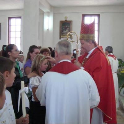31 august 2008: Administrarea Mirului în Parohia Ciugheş la 100 de copii