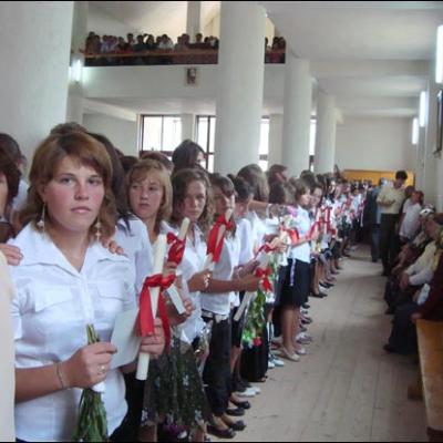 31 august 2008: Administrarea Mirului în Parohia Ciugheş la 100 de copii