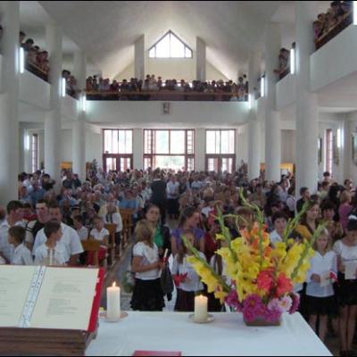 31 august 2008: Administrarea Mirului în Parohia Ciugheş la 100 de copii