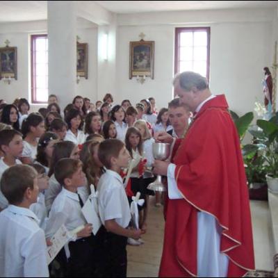 31 august 2008: Administrarea Mirului în Parohia Ciugheş la 100 de copii