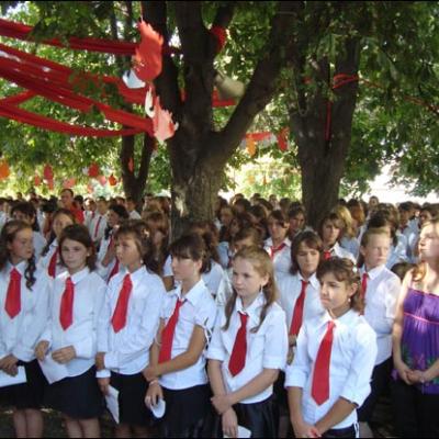 6 septembrie 2008: Administrarea Mirului în Parohia Iugani