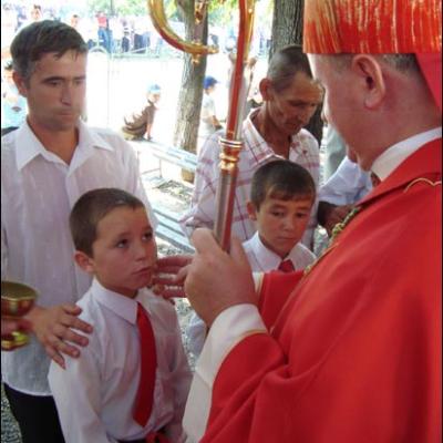 6 septembrie 2008: Administrarea Mirului în Parohia Iugani