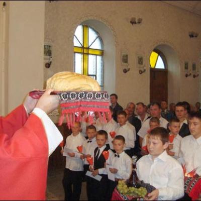 13 septembrie 2008: Administrarea Mirului în Parohia Sascut