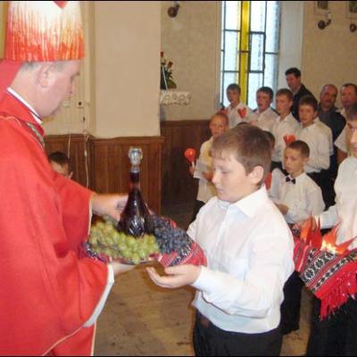 13 septembrie 2008: Administrarea Mirului în Parohia Sascut