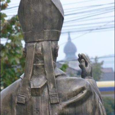 15 septembrie 2008: Iaşi "Sfânta Tereza a Pruncului Isus": Sfinţirea grotei dedicată Fecioarei Maria de la Lourdes şi a statuii papei Ioan Paul al II-lea