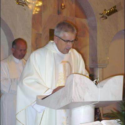 15 septembrie 2008: Iaşi "Sfânta Tereza a Pruncului Isus": Sfinţirea grotei dedicată Fecioarei Maria de la Lourdes şi a statuii papei Ioan Paul al II-lea
