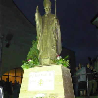 15 septembrie 2008: Iaşi "Sfânta Tereza a Pruncului Isus": Sfinţirea grotei dedicată Fecioarei Maria de la Lourdes şi a statuii papei Ioan Paul al II-lea