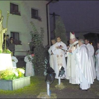 15 septembrie 2008: Iaşi "Sfânta Tereza a Pruncului Isus": Sfinţirea grotei dedicată Fecioarei Maria de la Lourdes şi a statuii papei Ioan Paul al II-lea