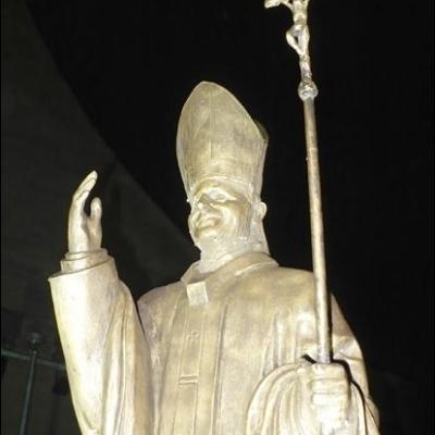 15 septembrie 2008: Iaşi "Sfânta Tereza a Pruncului Isus": Sfinţirea grotei dedicată Fecioarei Maria de la Lourdes şi a statuii papei Ioan Paul al II-lea