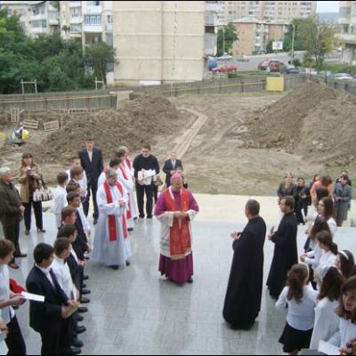 20 septembrie 2008: Administrarea Mirului în Parohia Piatra Neamţ "Sf. Tereza a Pruncului Isus"