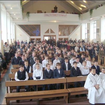 20 septembrie 2008: Administrarea Mirului în Parohia Piatra Neamţ "Sf. Tereza a Pruncului Isus"
