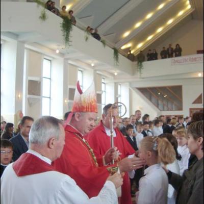 20 septembrie 2008: Administrarea Mirului în Parohia Piatra Neamţ "Sf. Tereza a Pruncului Isus"