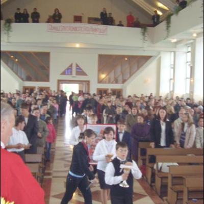 20 septembrie 2008: Administrarea Mirului în Parohia Piatra Neamţ "Sf. Tereza a Pruncului Isus"