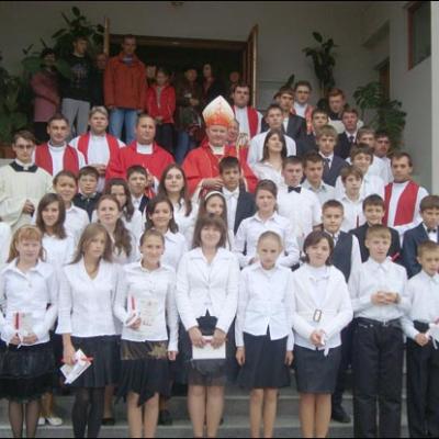 20 septembrie 2008: Administrarea Mirului în Parohia Piatra Neamţ "Sf. Tereza a Pruncului Isus"