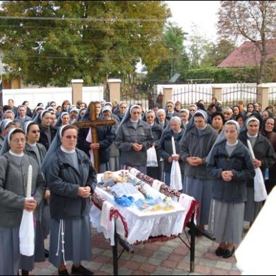 4 octombrie 2008: Hălăuceşti: Înmormântarea sorei Gabriela Muraru