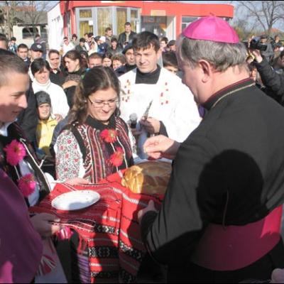 9 noiembrie 2008: Cleja: Sfinţirea unei noi biserici