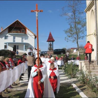 9 noiembrie 2008: Cleja: Sfinţirea unei noi biserici
