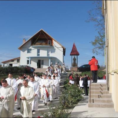 9 noiembrie 2008: Cleja: Sfinţirea unei noi biserici