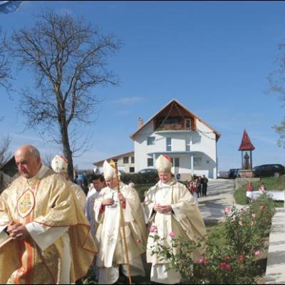 9 noiembrie 2008: Cleja: Sfinţirea unei noi biserici