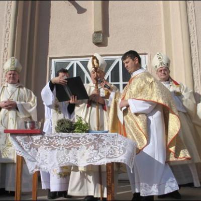 9 noiembrie 2008: Cleja: Sfinţirea unei noi biserici