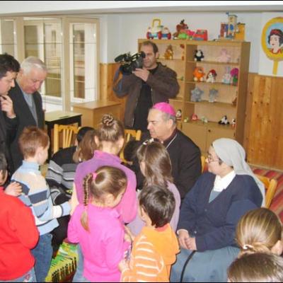 6 decembrie 2008: Baraţi: PS Petru Gherghel la Casa de copii "Sfânta Maria"