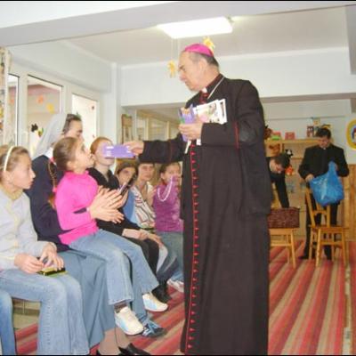 6 decembrie 2008: Baraţi: PS Petru Gherghel la Casa de copii "Sfânta Maria"