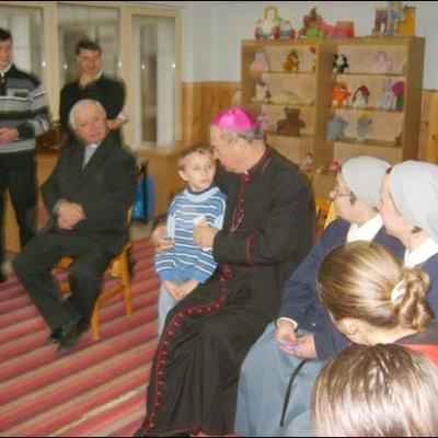 6 decembrie 2008: Baraţi: PS Petru Gherghel la Casa de copii "Sfânta Maria"