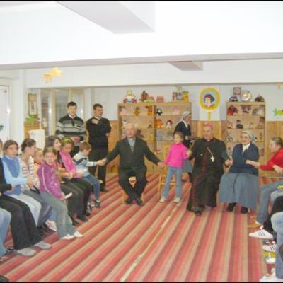 6 decembrie 2008: Baraţi: PS Petru Gherghel la Casa de copii "Sfânta Maria"