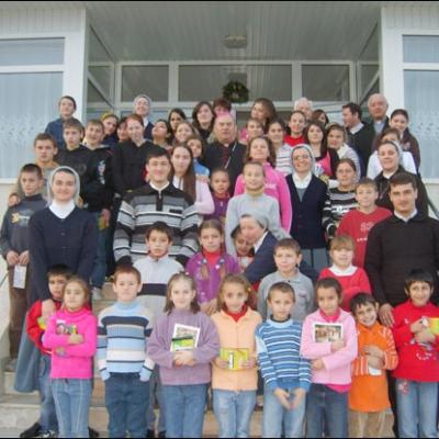 6 decembrie 2008: Baraţi: PS Petru Gherghel la Casa de copii "Sfânta Maria"