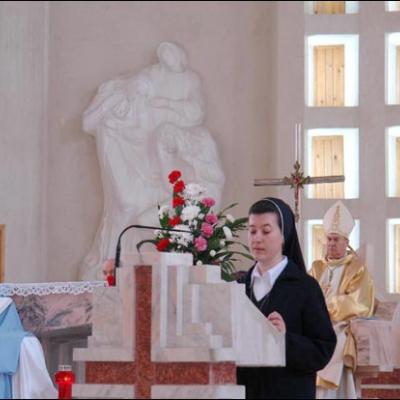 25 martie 2009: Bacău "Sfânta Cruce": Prima profesiune şi înnoirea voturilor în familia religioasă SCMP