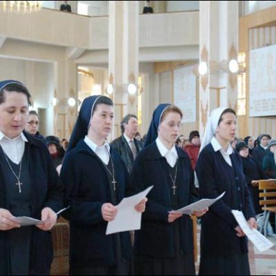25 martie 2009: Bacău "Sfânta Cruce": Prima profesiune şi înnoirea voturilor în familia religioasă SCMP
