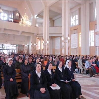 25 martie 2009: Bacău "Sfânta Cruce": Prima profesiune şi înnoirea voturilor în familia religioasă SCMP