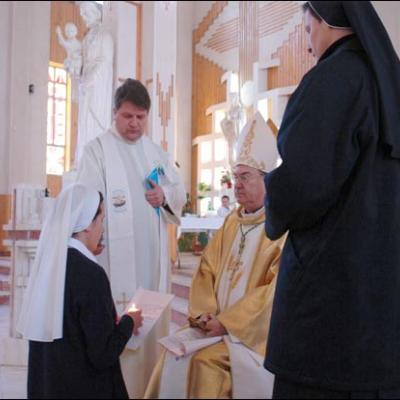 25 martie 2009: Bacău "Sfânta Cruce": Prima profesiune şi înnoirea voturilor în familia religioasă SCMP
