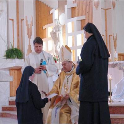 25 martie 2009: Bacău "Sfânta Cruce": Prima profesiune şi înnoirea voturilor în familia religioasă SCMP