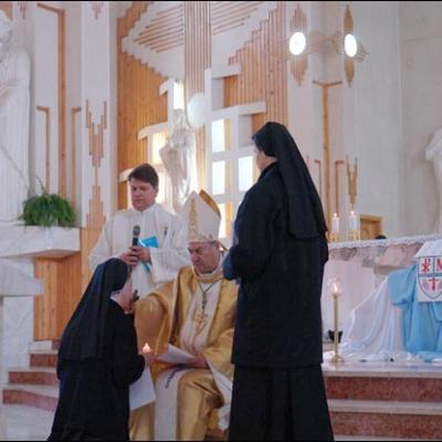 25 martie 2009: Bacău "Sfânta Cruce": Prima profesiune şi înnoirea voturilor în familia religioasă SCMP