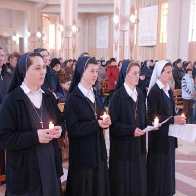 25 martie 2009: Bacău "Sfânta Cruce": Prima profesiune şi înnoirea voturilor în familia religioasă SCMP