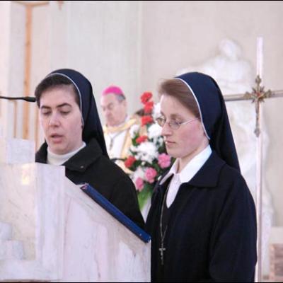 25 martie 2009: Bacău "Sfânta Cruce": Prima profesiune şi înnoirea voturilor în familia religioasă SCMP