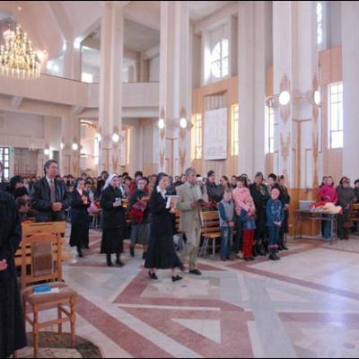 25 martie 2009: Bacău "Sfânta Cruce": Prima profesiune şi înnoirea voturilor în familia religioasă SCMP