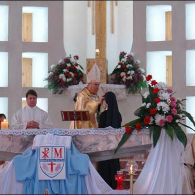 25 martie 2009: Bacău "Sfânta Cruce": Prima profesiune şi înnoirea voturilor în familia religioasă SCMP