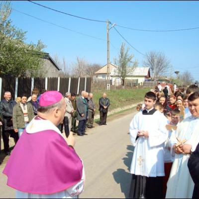 13 aprilie 2009: Fântânele Vechi: Sfinţirea pietrei de temelie a viitoarei biserici cu hramul "Sfinţii Petru şi Paul"
