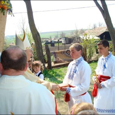 13 aprilie 2009: Fântânele Vechi: Sfinţirea pietrei de temelie a viitoarei biserici cu hramul "Sfinţii Petru şi Paul"