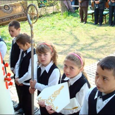 13 aprilie 2009: Fântânele Vechi: Sfinţirea pietrei de temelie a viitoarei biserici cu hramul "Sfinţii Petru şi Paul"
