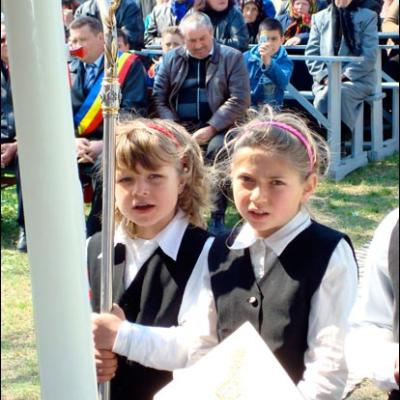13 aprilie 2009: Fântânele Vechi: Sfinţirea pietrei de temelie a viitoarei biserici cu hramul "Sfinţii Petru şi Paul"