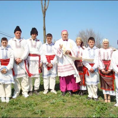 13 aprilie 2009: Fântânele Vechi: Sfinţirea pietrei de temelie a viitoarei biserici cu hramul "Sfinţii Petru şi Paul"