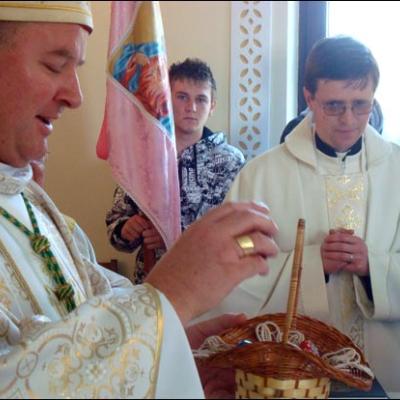 13 aprilie 2009: Moara: Binecuvântarea lucrării de construcţie la noul centru parohial de către PS Aurel Percă