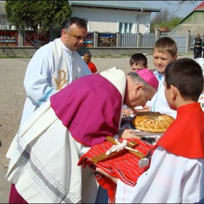 26 aprilie 2009: Iugani: Sfinţirea pietrei de temelie a noii biserici