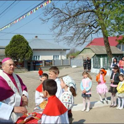 26 aprilie 2009: Iugani: Sfinţirea pietrei de temelie a noii biserici